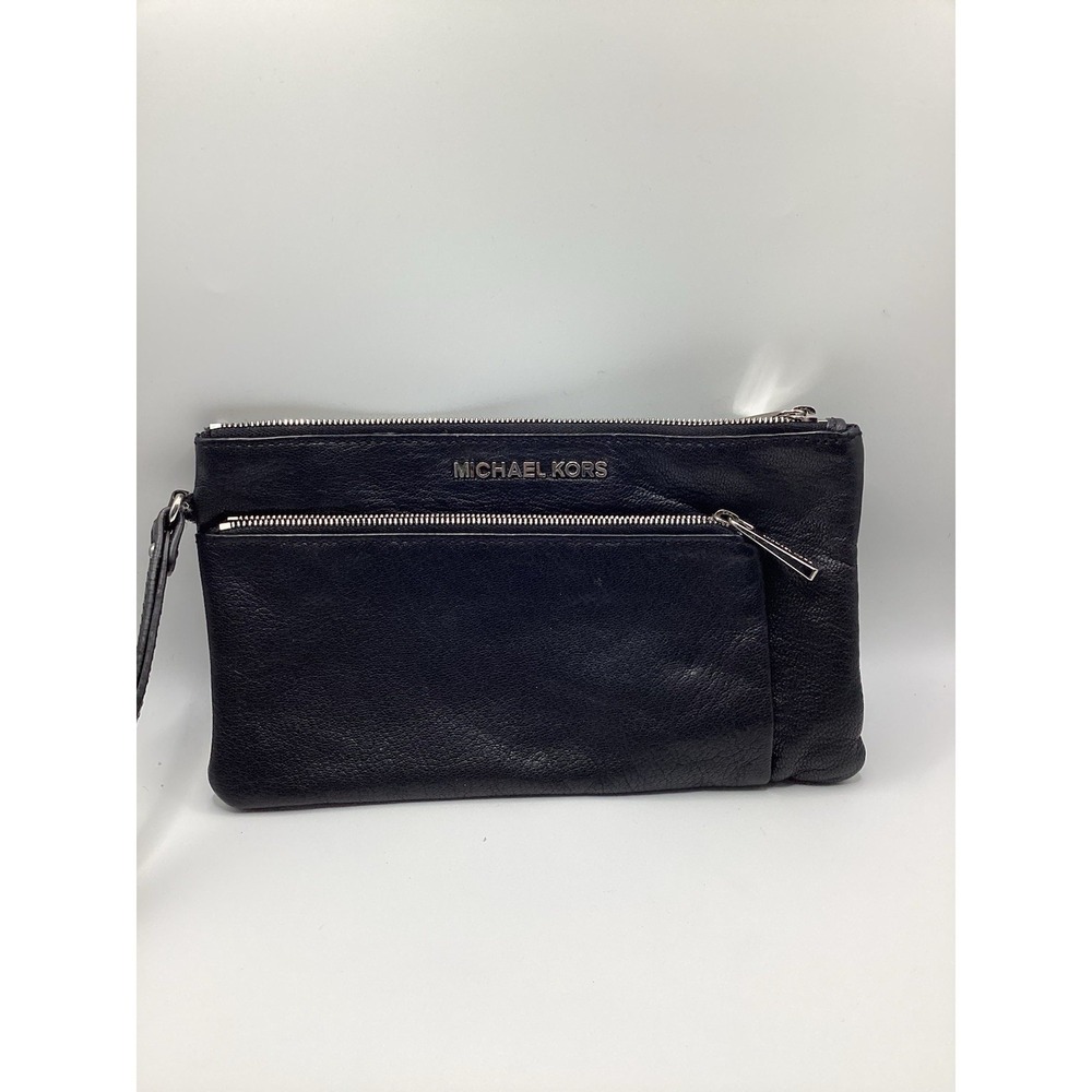 Michael Kors Black And  Silver Wristlet Wallet Handbag Super Hot 🔥P20